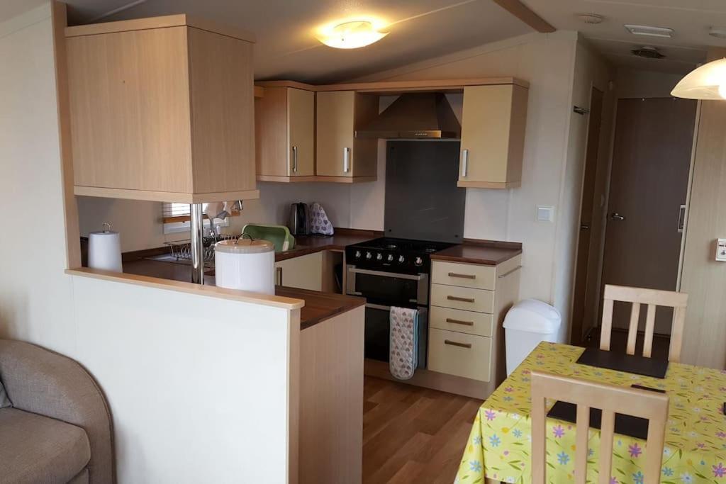 Апартаменты Cozy And Relaxing With Stunning Sea Views Lytchett Minster Экстерьер фото